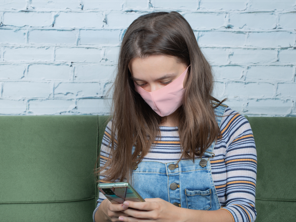 Depression and Anxiety in Adolescents During the COVID-19 Pandemic in Relation to the Use of Digital Technologies: Longitudinal Cohort Study
