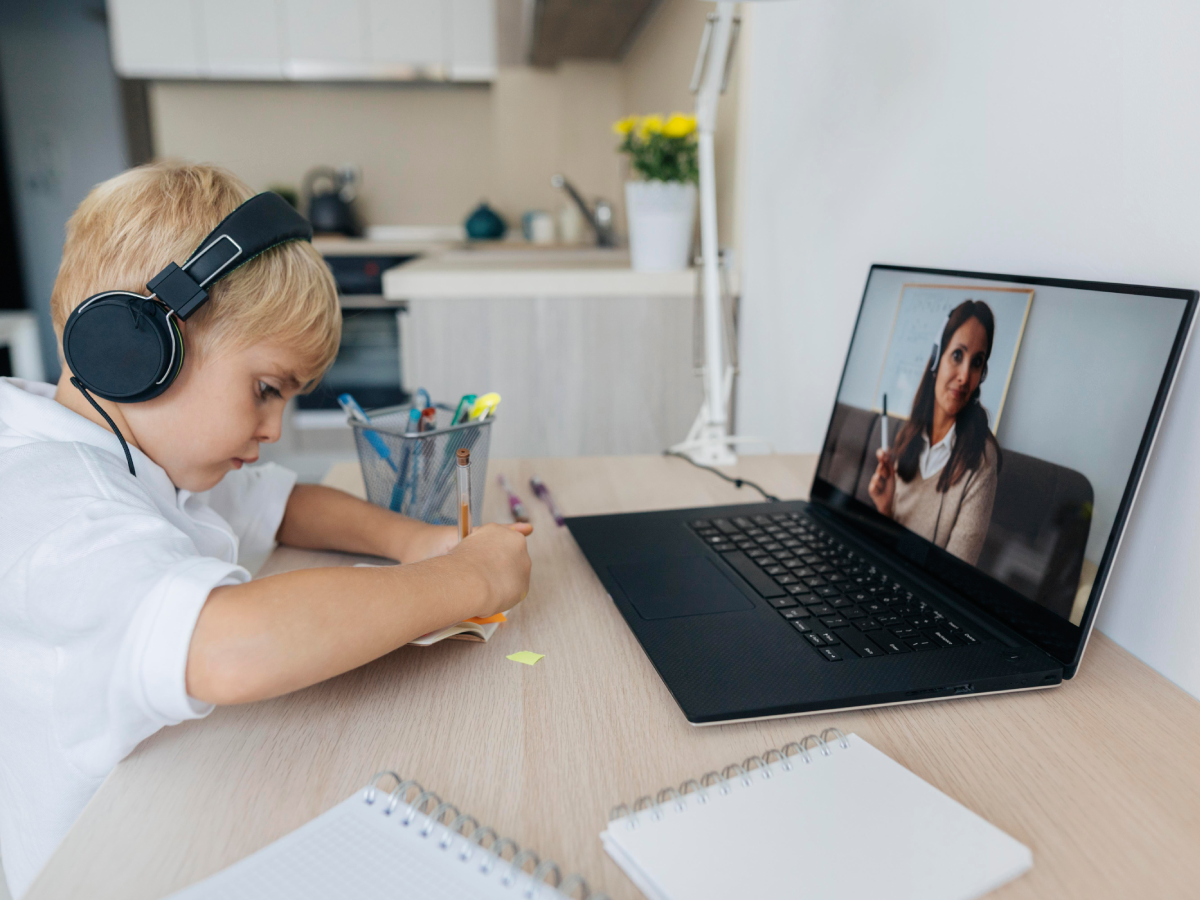 Integrating Videoconferencing Therapist Guidance Into Stepped Care Internet-Delivered Cognitive Behavioral Therapy for Child and Adolescent Anxiety: Noninferiority Randomized Controlled Trial
