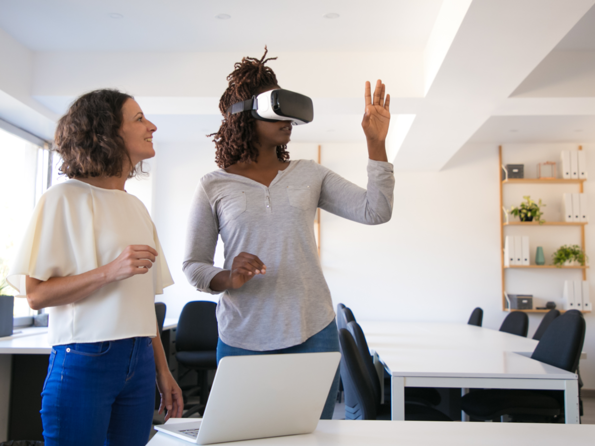 Impact of a Virtual Reality Intervention on Stigma, Empathy, and Attitudes Toward Patients With Psychotic Disorders Among Mental Health Care Professionals: Randomized Controlled Trial